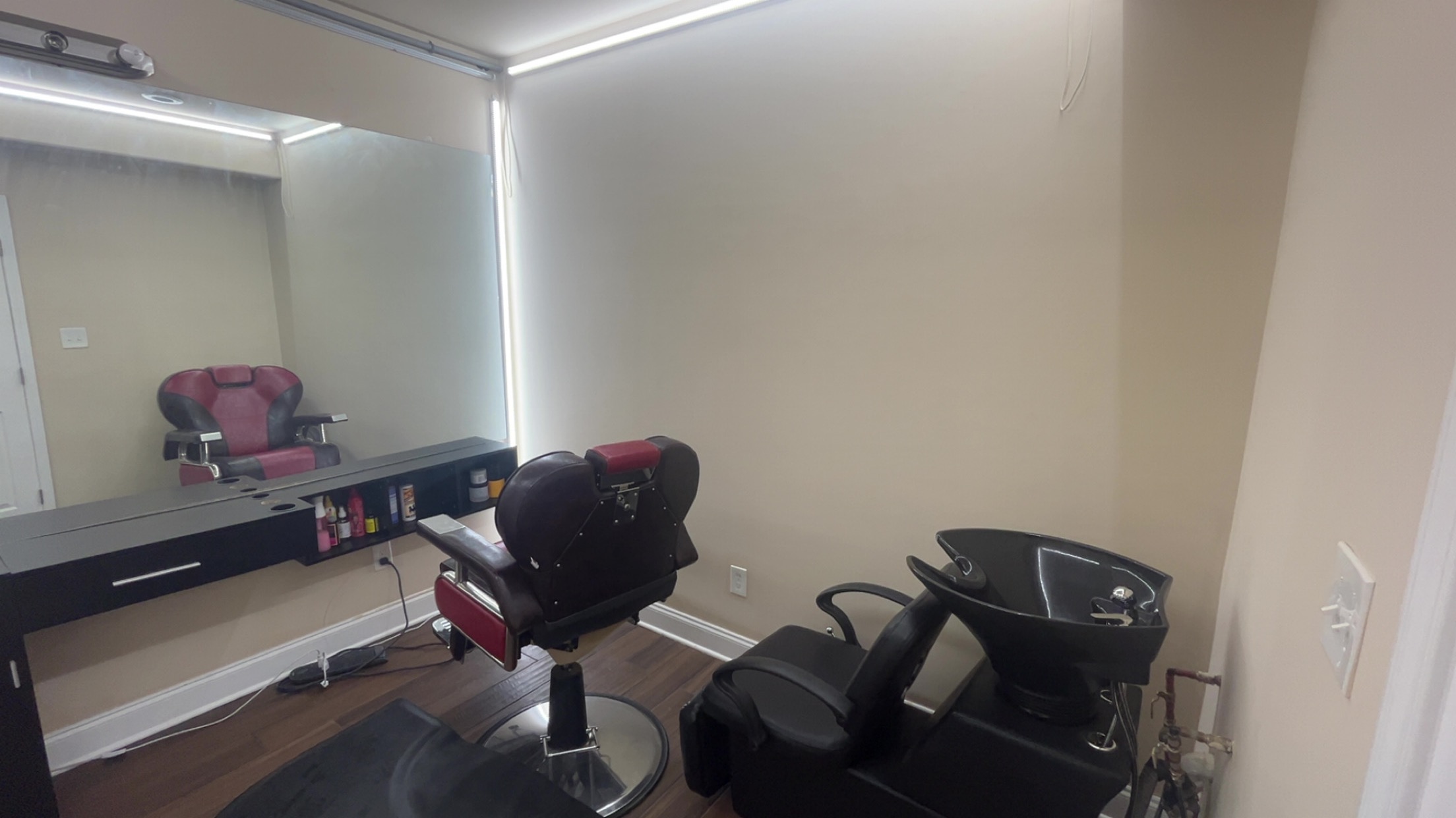 Luxury Looks wash station